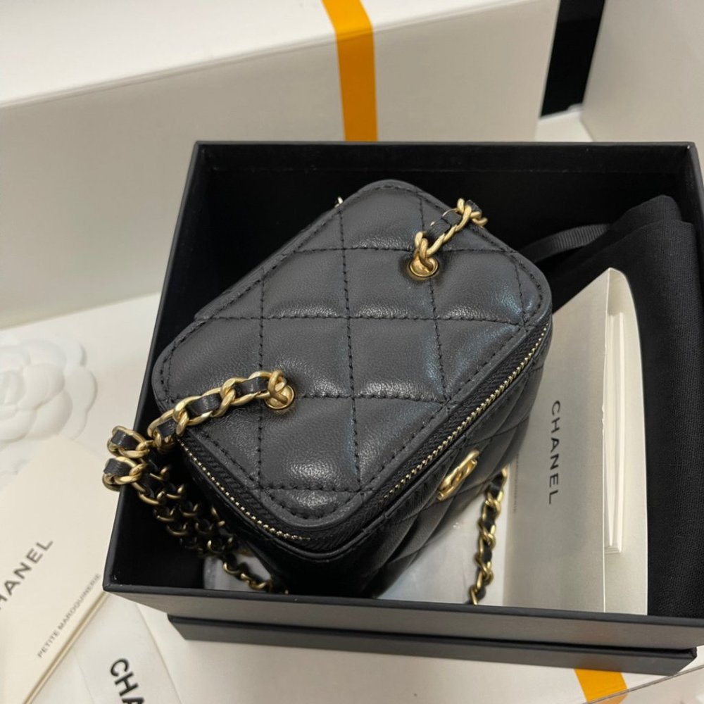 ✅CHANEL Pearl Crush Vanity Case with Chain Quilted Lambskin Mini Black - Picture 5 of 9
